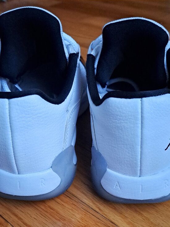 Air Jordan 11 CMFT Low Size 6.5Y Big Kids' Leather Shoes Sneakers DV2208-100 EUC - Picture 8 of 13